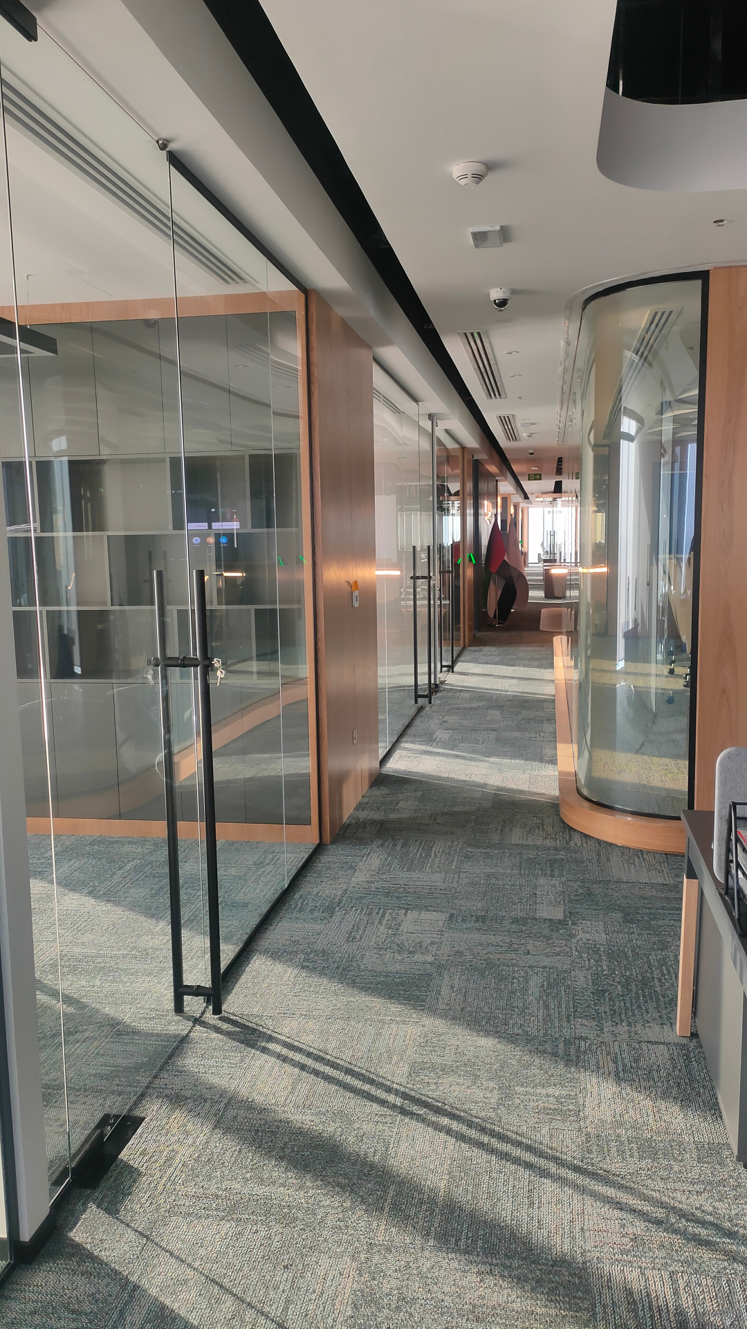 Curved glass partition in a Dubai office interior